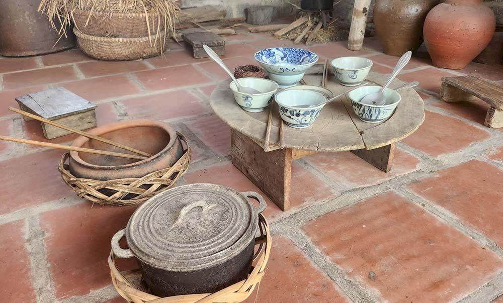 Vật dụng bát, nồi được sử dụng trong gia đình xưa